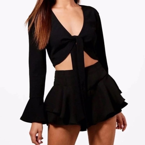 Black Long Sleeve Tie Front Crop Top - Picture 2 of 3